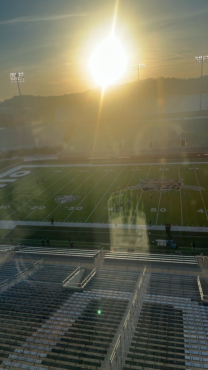 Kiren_Session's tweet photo. Had a great time at  Ohio University bobcats spring practice!  

@OhioFootball 
@CoachSchon https://t.co/yywpYkzfAx