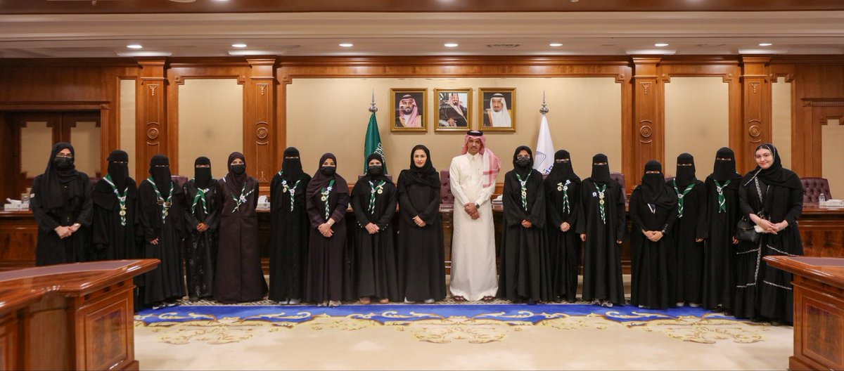 taibahu's tweet photo. كما استقبلت رئيسة الجامعة
طالبات الجوالة المشاركات
في خدمة زائرات #المسجد_النبوي
مثمّنةً ما قدّمنه من حضورٍ مشرّف
وجهودٍ محل تقدير
مؤكدةً أن مشاركتهن تعكس
ما تتمتع به طالبات #جامعة_طيبة
من وعيٍ ومسؤولية
وتجسّد إسهامهن الفاعل في ميادين العطاء. https://t.co/IdjT8CDZRT