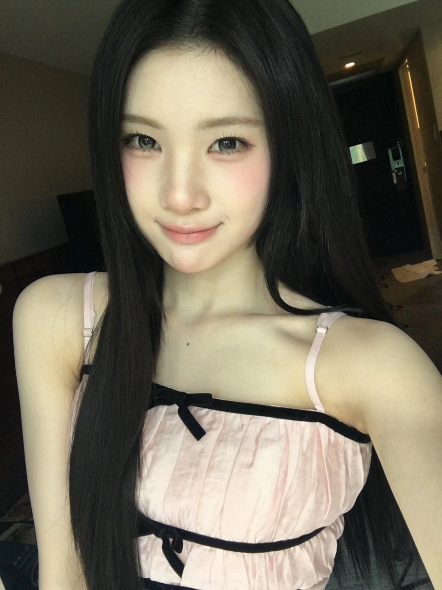 juunfeb's tweet photo. JANHAN CANTIK CANTIK LAH NANTI SOEKARNO BANGUN😭😭😭😭😭😭😭 https://t.co/J5M90p0T37