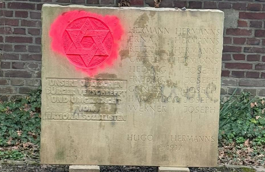 ASB_NRW's tweet image. Nach der Schändung des Mahnmals: Aufruf von Heimatfreunde Neuwerk Jüdischer Gemeinde Kirchengemeinden Bruderschaften Vertretern der Lokalpolitik &amp;amp; Stadt #Moenchengladbach zur #Demo #Mahnwache am jüdischen #Ehrenmal Neuwerk
Am 10.04. ab 15:00 gegen Extremismus &amp;amp; #Antisemitismus !