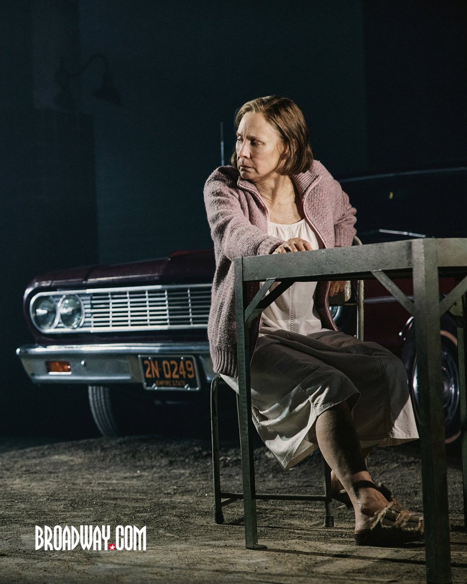 broadwaycom's tweet image. Meet the Lomans. Nathan Lane, Laurie Metcalf, Christopher Abbott and Ben Ahlers star in the return of DEATH OF A SALESMAN opening tonight on Broadway.

See the Arthur Miller classic now until August 9: bit.ly/4cgMXEs

📸: Emilio Madrid

#broadway #deathofasalesman