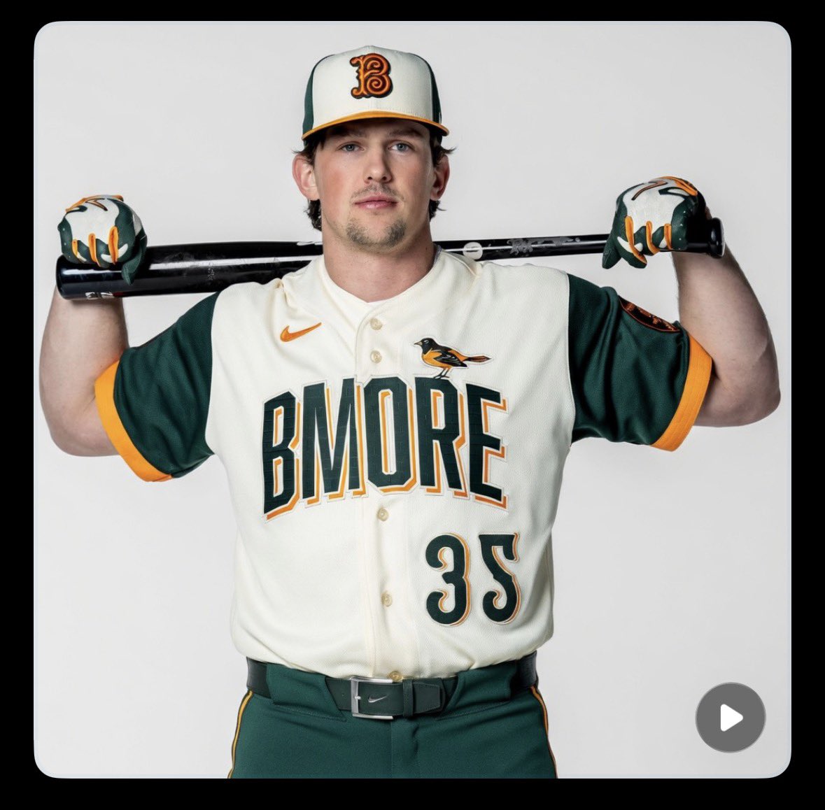 outstndnbrandon's tweet image. Kinda feel like green pants woulda been better for the Orioles new city connects.