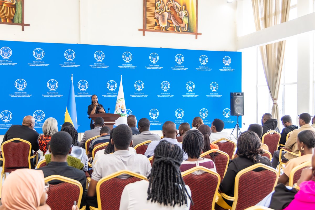 RwandainAddis's tweet photo. Amb. Charles Karamba received the 3rd cohort of Rwandan health professionals just arrived for their different specialized studies in Addis Ababa 🇷🇼🤝🇪🇹
He commended their commitment and underscored the program’s strategic role in strengthening Rwanda’s healthcare system, while commending Rwanda–Ethiopia cooperation for its key contribution to medical training.

@RwandaMFA @RwandaHealth