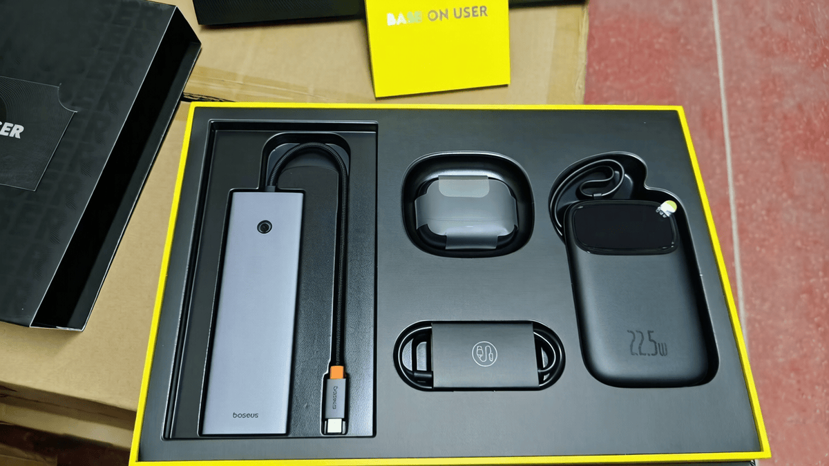 maksYeah007's tweet photo. Unboxed my @BrandName haul!  The new tech gadget’s sleek design u0026 fast delivery blew me away—already obsessed! Who’s tried their products  #Unboxing #TechLove https://t.co/X9TWv3YubN