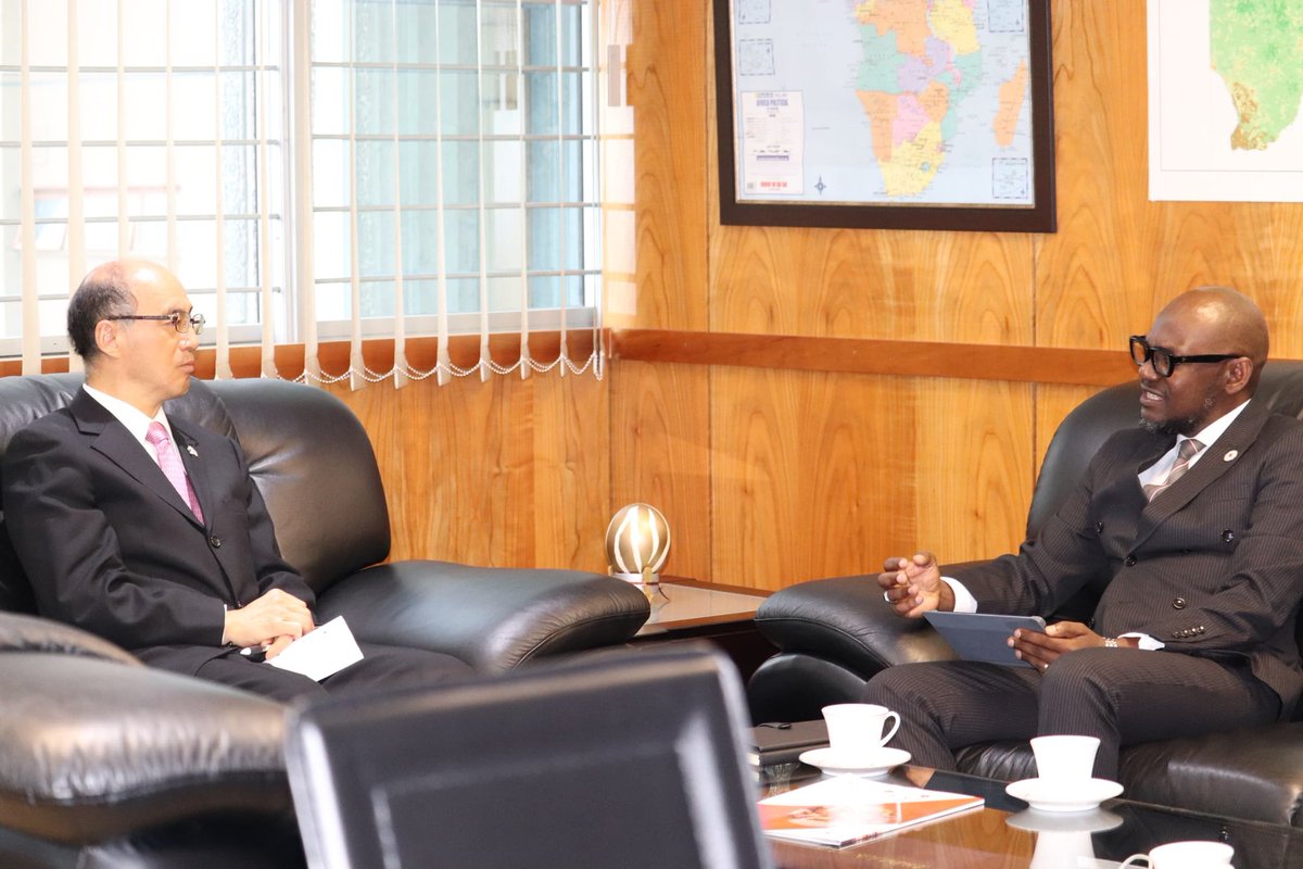 BotswanaRed's tweet photo. This morning, the Secretary General and CEO of Botswana Red Cross Society Dr @kutlwanokoks paid a courtesy visit to the Ambassador of Japan in Botswana His Excellency SHINDO Yusuke.

Dr Mukokomani said BRCS acknowledges with deep appreciation the role that Japan through its https://t.co/yvCKEhqCxu