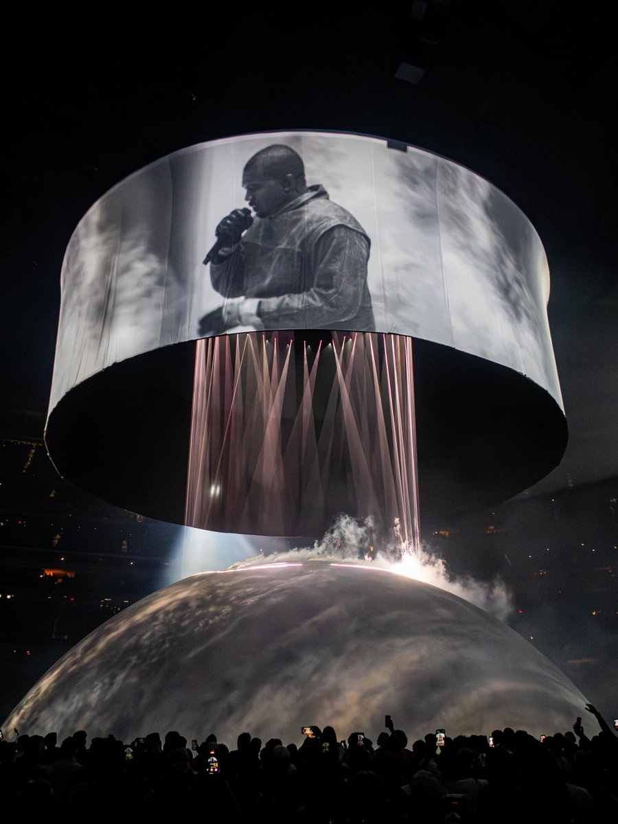 yzyupdates tweet media