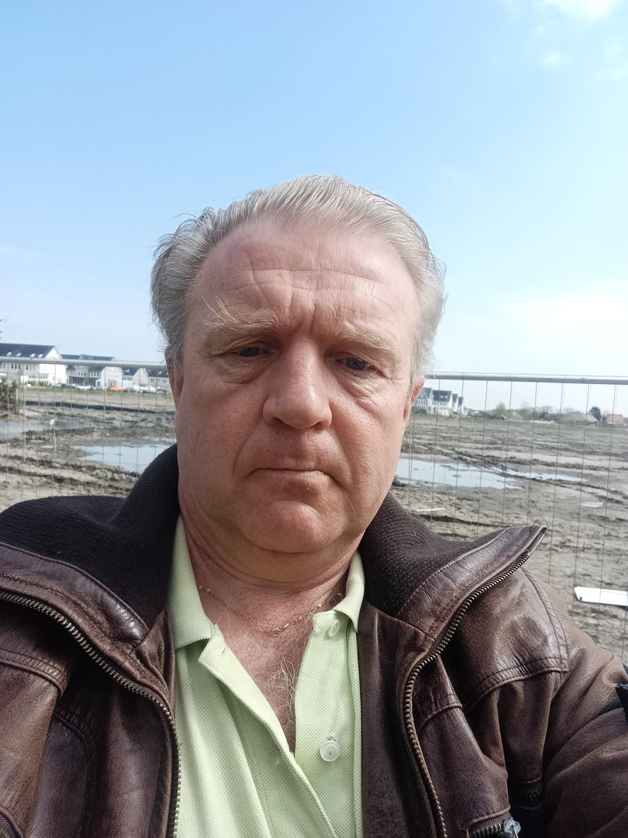 Hallo okay!!!den haag vandaag!!!alles goed!!!al dat gescheld erop en roddel laster stalk en meer etc dat ik vrijwilligerswerk doe met een minimum uitkering!!!ik zoek een betaalde baan in den haag!!!bellen!!!daaaaaag!!!goed leven aan vrienden!!!nah!!!