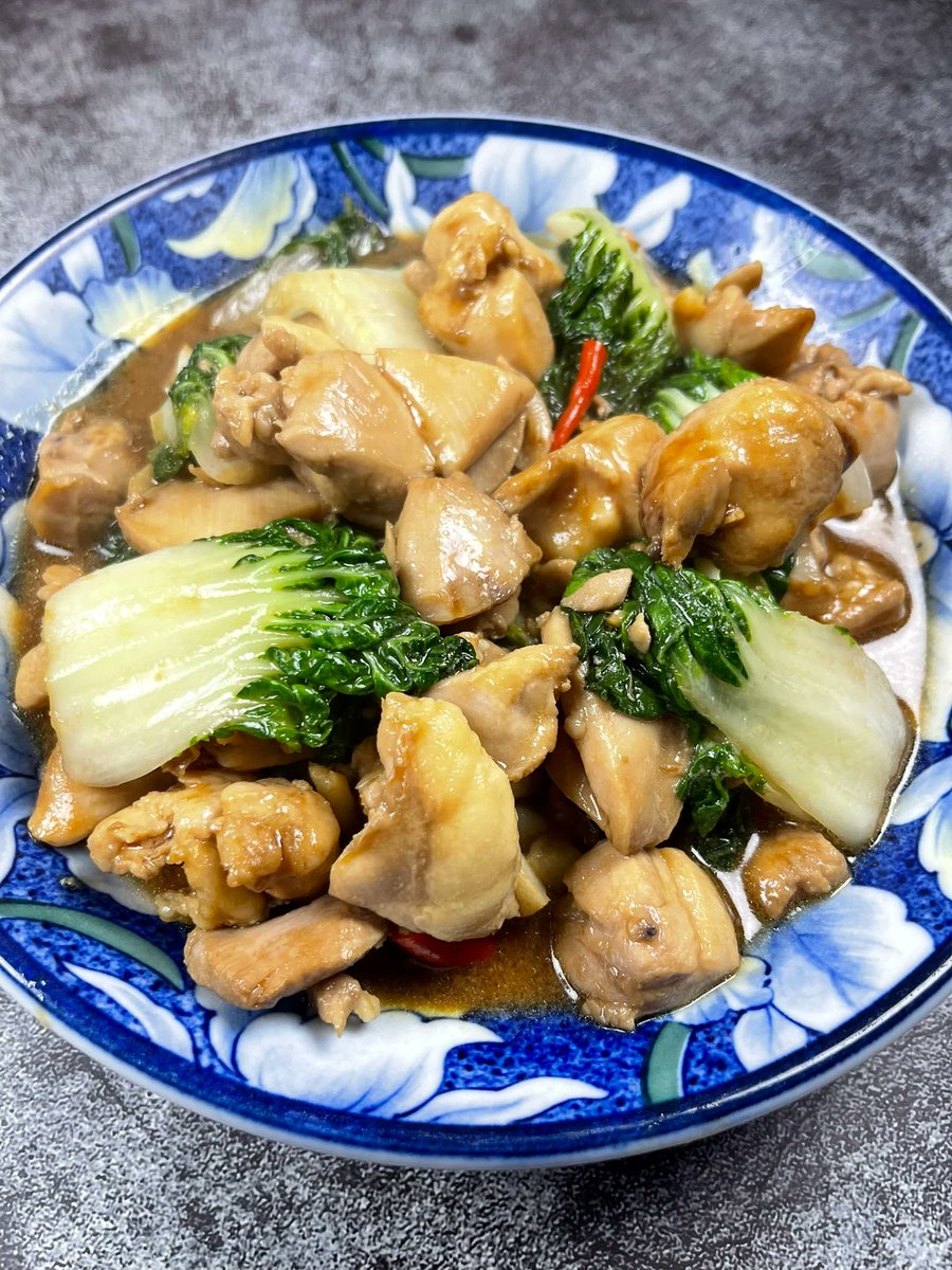 ohsnapletseat's tweet photo. Bok choy is in season 👀

This Bok Choy Chicken Stir Fry is quick, easy, and perfect for a weeknight dinner - juicy chicken, crisp bok choy, garlic, and a savory sauce 😋

https://t.co/AcApG0uTX1

#asianrecipes #chickenstirfry #easyrecipes #weeknightdinner #homecooking https://t.co/7YBS96j9f7