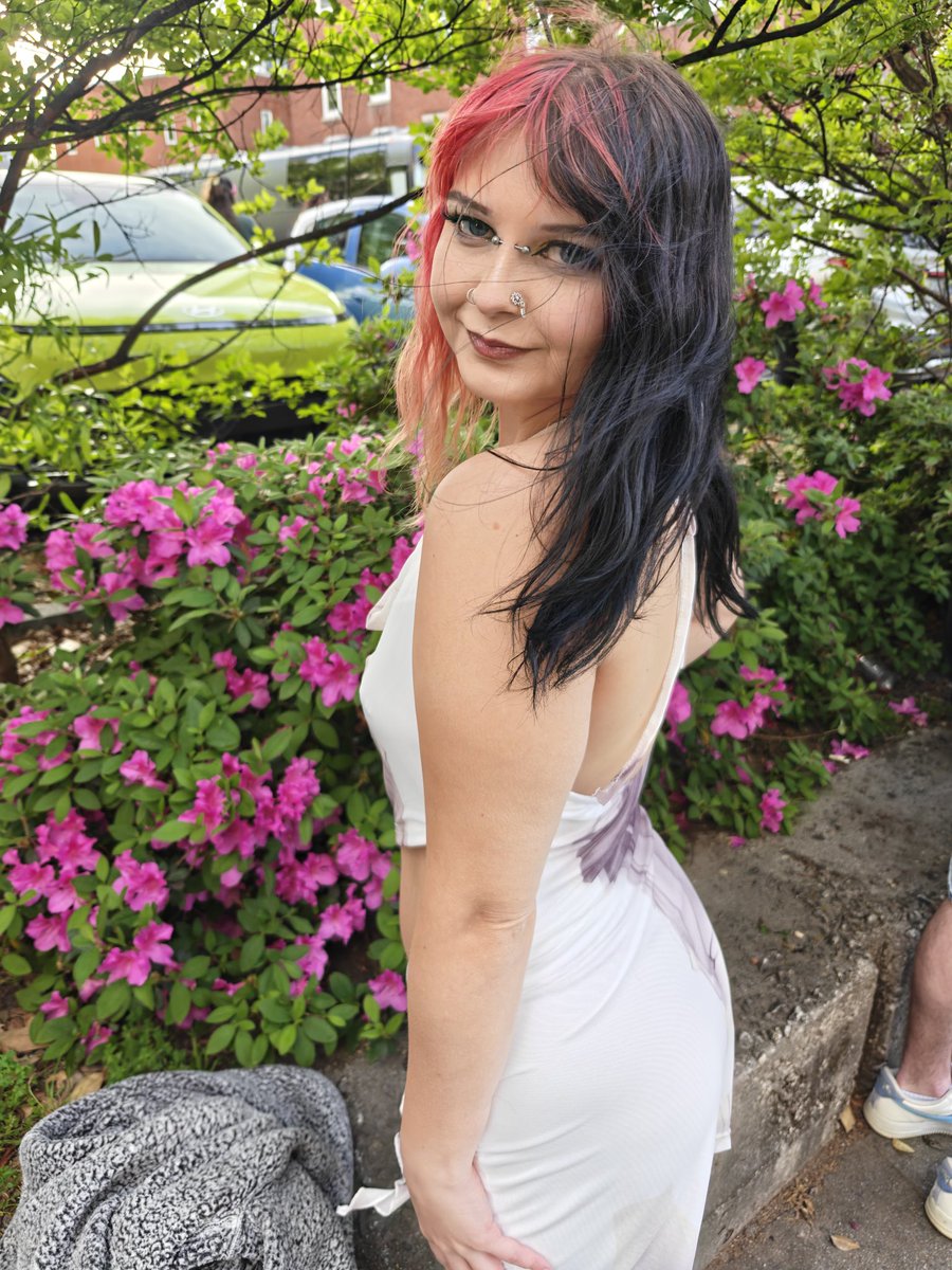 cumslug_'s tweet photo. I wore a color other than black or red 🤣 https://t.co/r3N0nBKRce