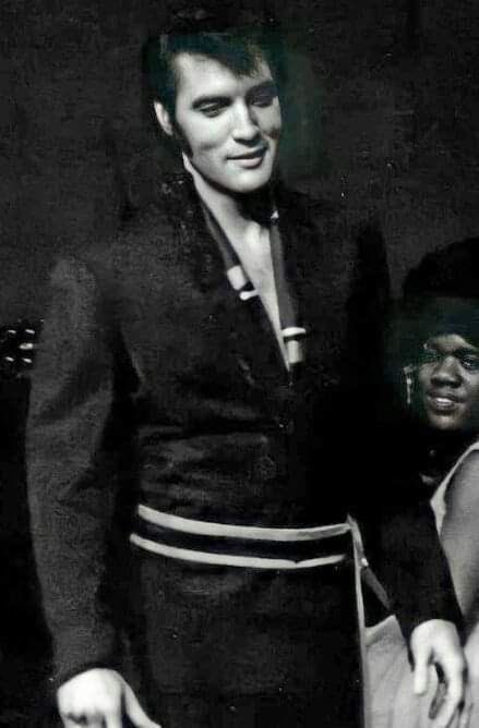 Elvis_Brightnes's tweet image. #ElvisMx #ElvisPresley #Elvis #EBMx ❤️⚡️