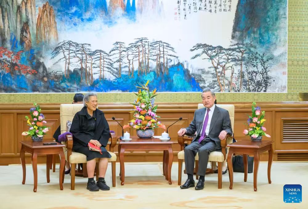 ConsulateChnMan's tweet image. Chinese Foreign Minister Wang Yi met with Princess Maha Chakri Sirindhorn of the Kingdom of #Thailand in #Beijing on Wednesday