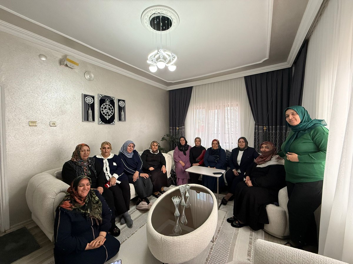 vantusbakadin's tweet photo. İlçe Kadın Kolları Başkanımız @TurkGunduz ile birlikte ,yönetim kurulu üyemiz #GüldaneAkçanak 'ın kıymetli oğlu için geçmiş olsun ziyaretinde bulunduk.Rabbimden acil şifalar diliyor,sağlığına kavuşmasını temenni ediyoruz. https://t.co/OcqOADjLiC