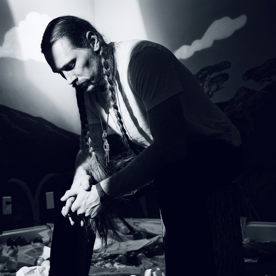 americolaa's tweet image. Bashir’s need to justify himself reveals a deeper struggle with judgment. By accepting Christ’s forgiveness he could release his defensiveness, embrace his flawed nature, and walk with greater conviction and peace. #fishtanklive #christisking