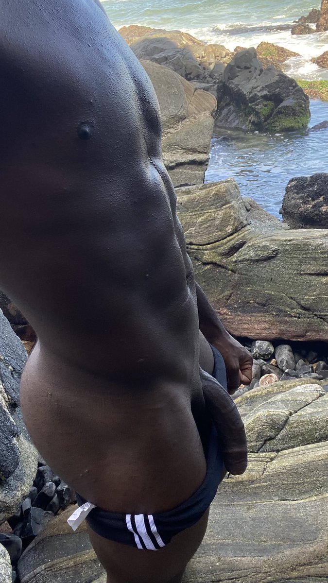 pretynho_rj's tweet photo. Queria que brotasse alguém pra me fazer companhia 🥵 https://t.co/QRqjAGOt9X