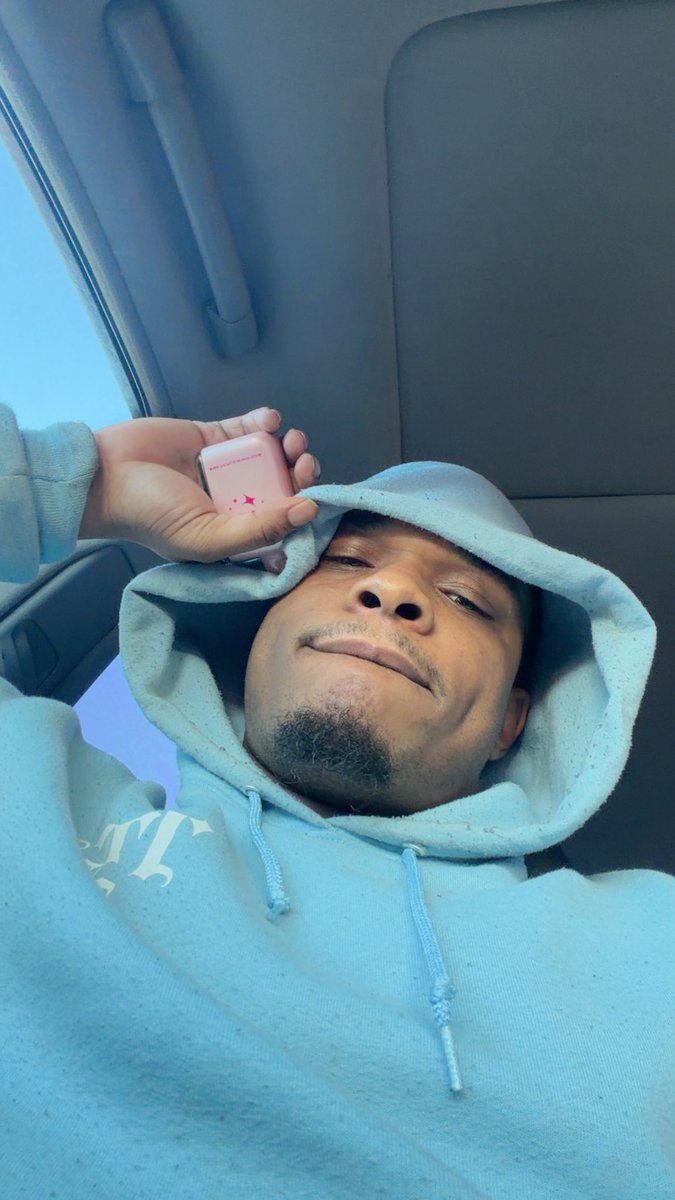 Realist_8 tweet media