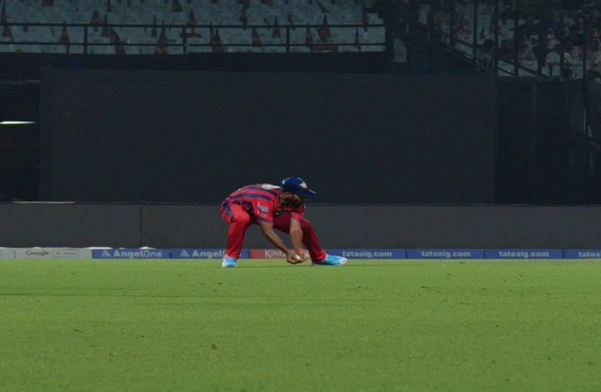 IS_Netwrk29's tweet photo. 🚨 PATHETIC UMPEARING IN IPL 2026 🚨

- That was clearly not out the fielder’s foot touched the boundary, yet it wasn’t checked even once and Final was immediately given out. And the one that was clearly out, visible to the naked eye, is being shown from just one angle. I mean, such a ridiculous thing has never been seen in the IPL before. What is even going on in the IPL this time?