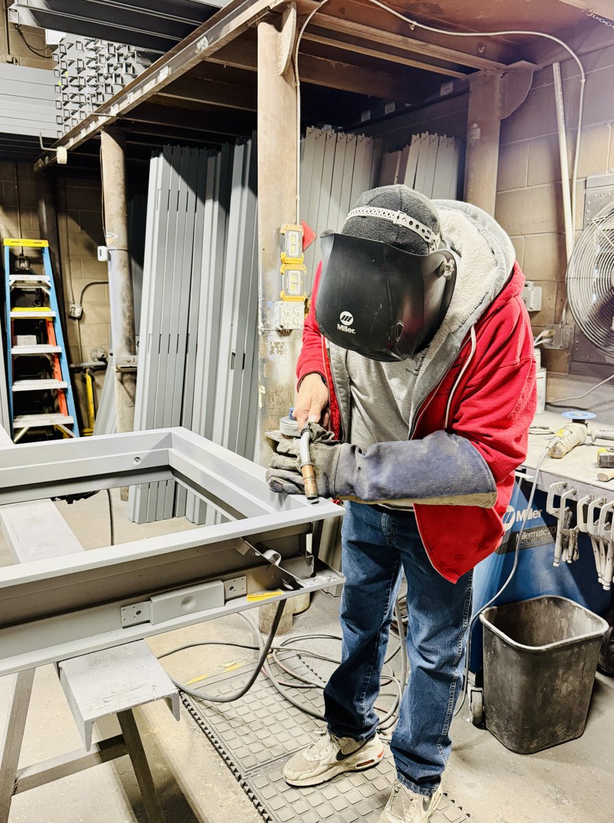 1doorman1's tweet image. Welding up a 3-sided masonry frame for an upcoming project. 🔥⚙️🛠️

#CommercialDoors #CustomFrames #DoorandHardware #RVA #Welding