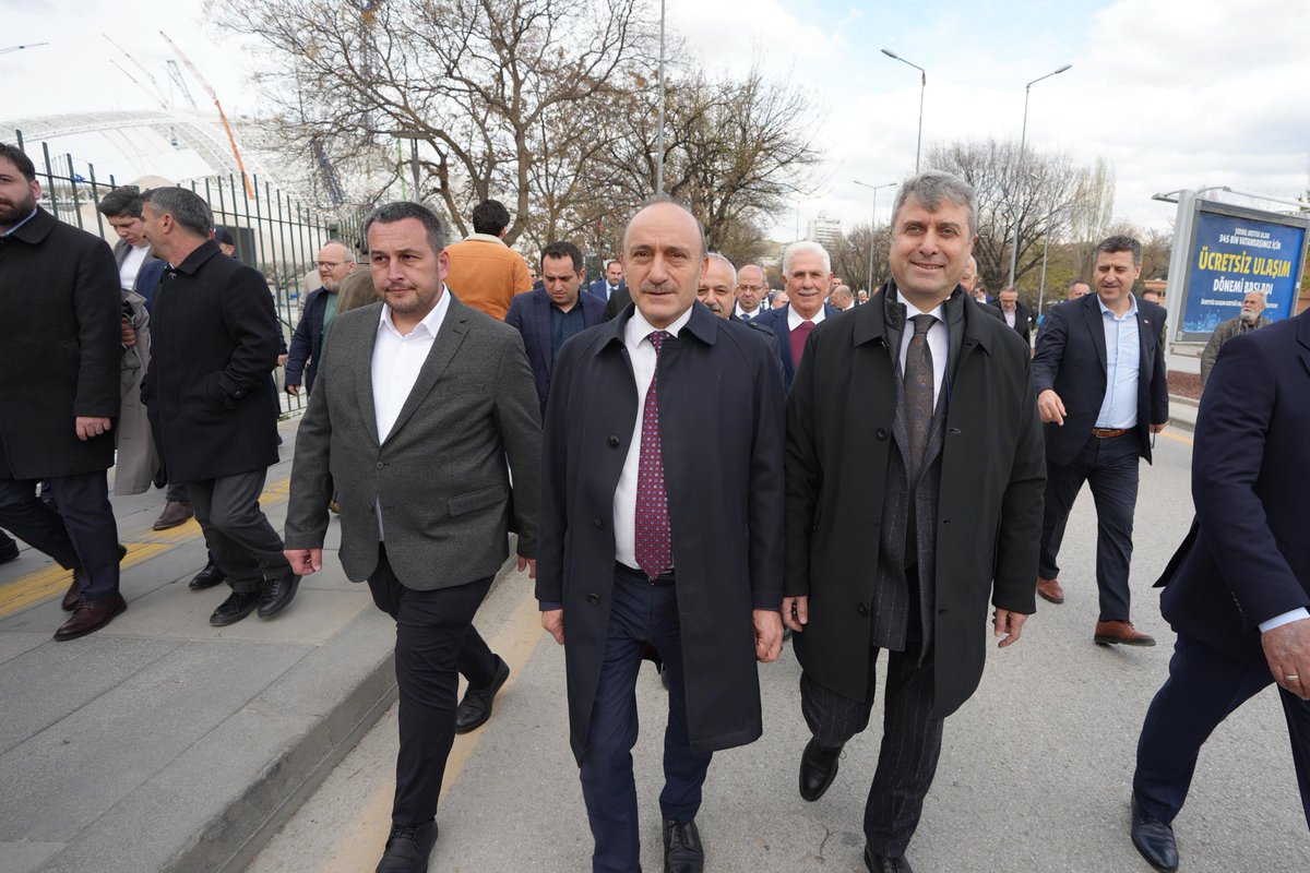 devletsert's tweet photo. Trabzon’umuzun tarihi, kültürel ve sosyal zenginliklerini tanıtmak amacıyla düzenlenen Trabzon Tanıtım Günleri kapsamında “Birinci Meclis Vefa Ziyareti” programı ve kortej yürüyüşünde TBMM Başkanı Sayın Numan Kurtulmuş, Ulaştırma ve Altyapı Bakanı Sayın Abdulkadir Uraloğlu, Büyükşehir Belediye Başkanı Sayın Ahmet Metin Genç, Trabzon milletvekilleri ve bürokratlarla bir araya geldik.

Bir Trabzonlu olarak, memleketimizin tarihini ve kültürel değerlerini yaşatmayı amaçlayan bu anlamlı programın gerçekleşmesine emeği geçen herkese gönülden teşekkürlerimi sunuyorum.