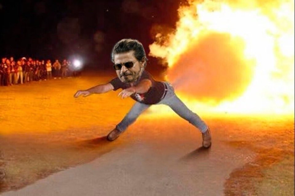 S 7 _ 007 tweet media