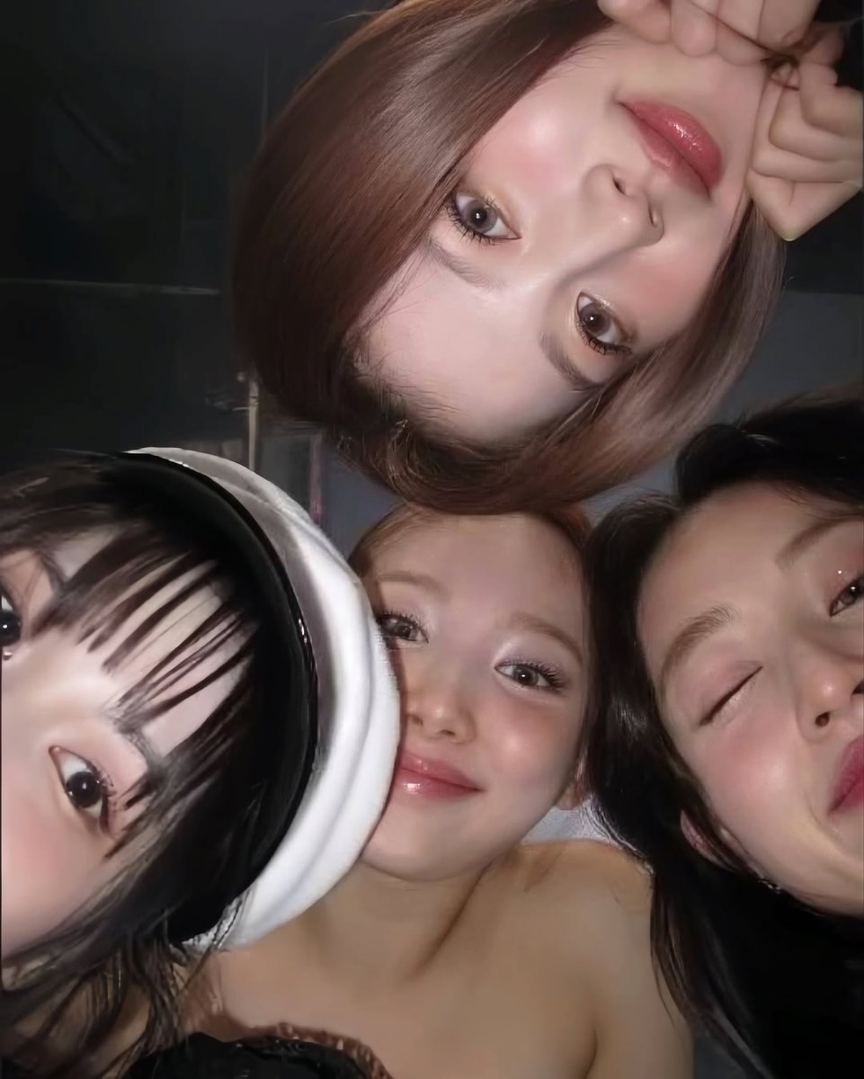 TWICE life tweet media