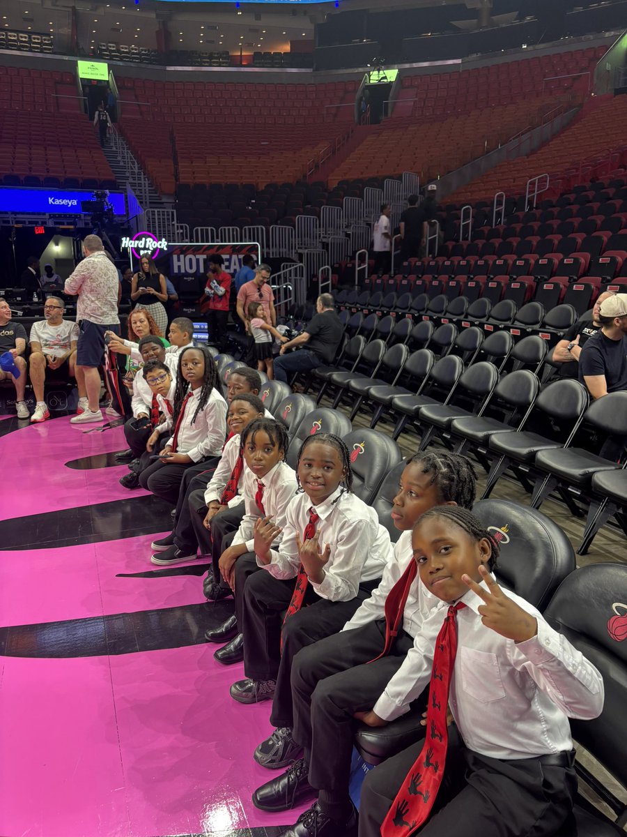 _golden_eagles's tweet photo. Our school’s 5000 Role Models had an amazing time at the Miami Heat game! 🏀🔥
A huge thank you to Coach David Jones for being an incredible role model and sponsor. Your support makes a lasting impact on our students! 💫 https://t.co/wBYfVRjFiC