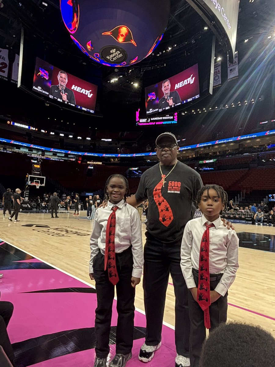 _golden_eagles's tweet photo. Our school’s 5000 Role Models had an amazing time at the Miami Heat game! 🏀🔥
A huge thank you to Coach David Jones for being an incredible role model and sponsor. Your support makes a lasting impact on our students! 💫 https://t.co/wBYfVRjFiC