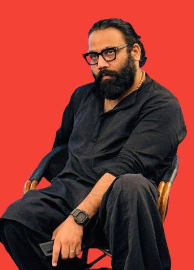ScrollDealerr's tweet photo. Meet fearless Sandeep Reddy Vanga

-Only Big Director to openly support KashmirFiles
-Never made a Propaganda movie to promote Indian Pakistani Friendship
-Bring a revolutionary change in indian cinema through #Animal
-Now openly defending #Dhurandhar2‌ from Bollywood negative PR https://t.co/iRJc5OcOiX