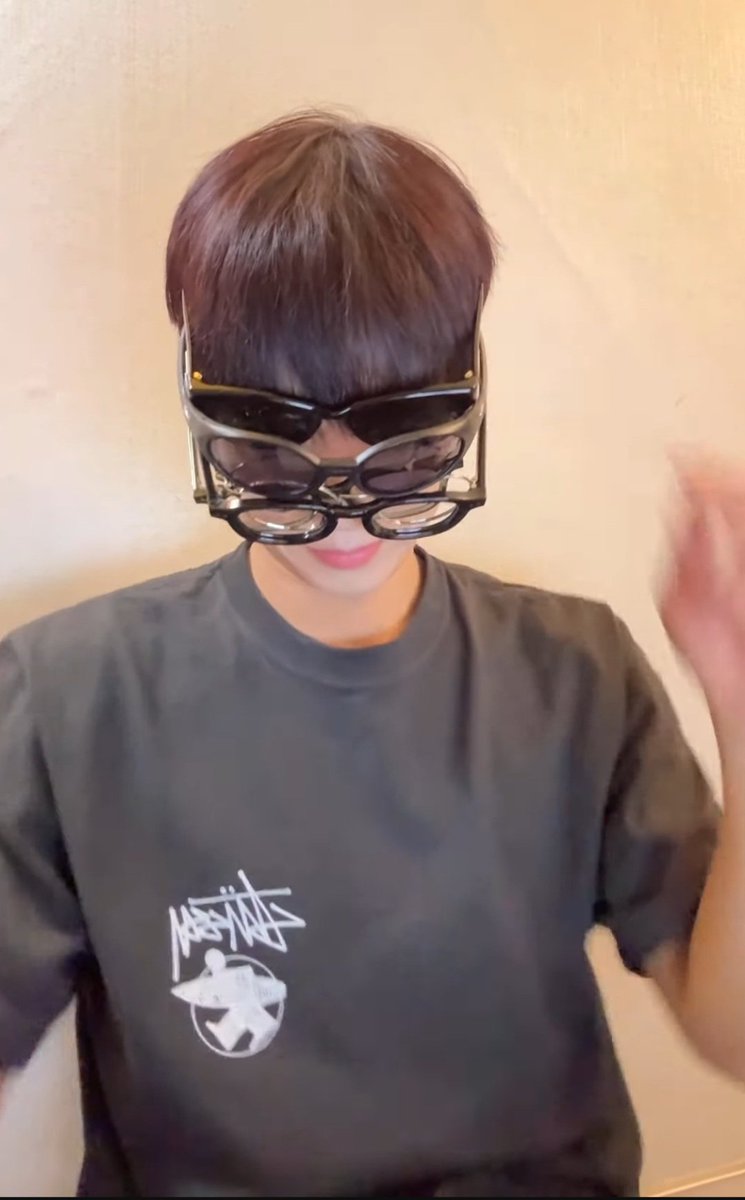 shun1yellow's tweet image. 這團的人……
戴眼鏡都有些……執著！？！
🕶
👓
🕶
#혜성 #慧成 #HYESUNG
#성국 #成國 #SUNGKOOK
#VANNER #VVS_VANNER