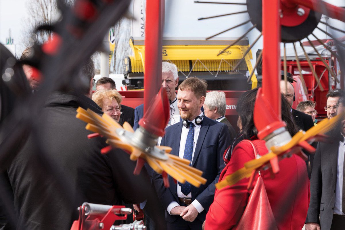 MPKretschmer's tweet image. Mitteldeutschlands #Landwirtschaft präsentiert sich ab heute auf der #agra in der Leipziger Messe! Unsere Landwirte im Osten sind der Anker der ländlichen Regionen. Sie verbinden Tradition mit Innovation, Wertschöpfung mit Pflege, Regionalität mit Qualität. Die Sächsische