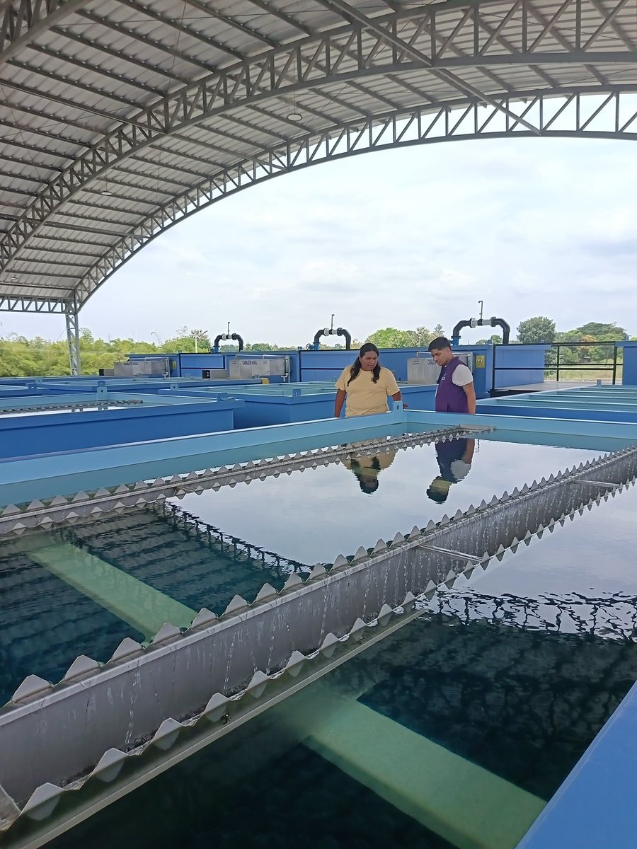 Arcsa_Ec's tweet photo. ¡Agua de #Balzar segura para tu hogar!💧 

Realizamos control a la planta potabilizadora de agua de este cantón de #Guayas, en donde verificamos que sus parámetros de cloro residual y tratamiento del líquido vital sean los adecuados según la normativa vigente.

#ElNuevoEcuador 🇪🇨 https://t.co/CpFi6HiFbQ