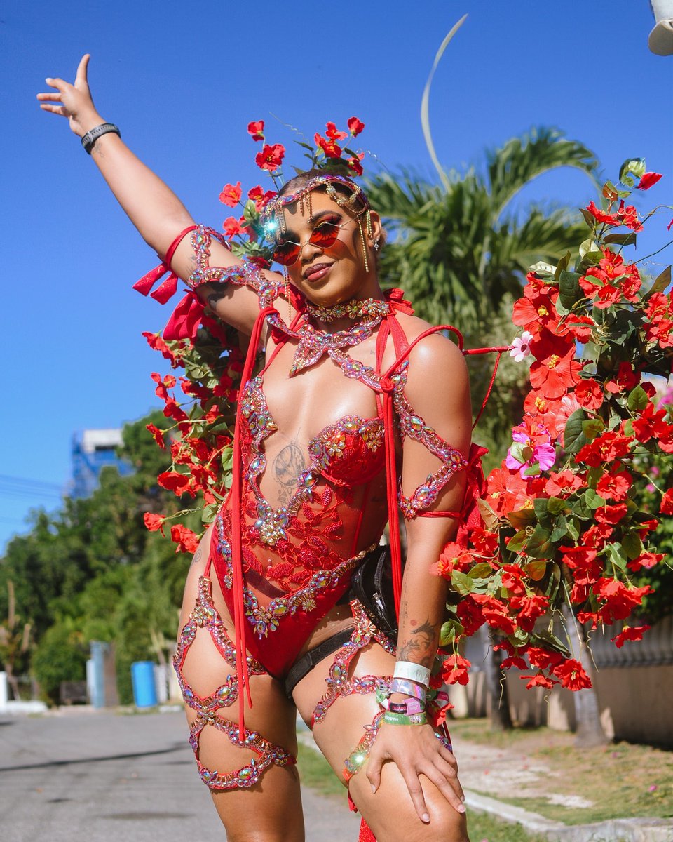 Ashley of Saige tweet media