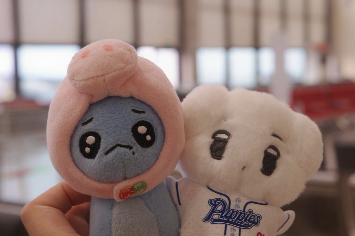 【讓4/11 aespa 大阪場 P席子票】

　原價讓 有升席 區域D8
　因為朋友臨時不能來
　很佛系地找還缺票的MY
　位子是跟我一起的 有需要請留言～