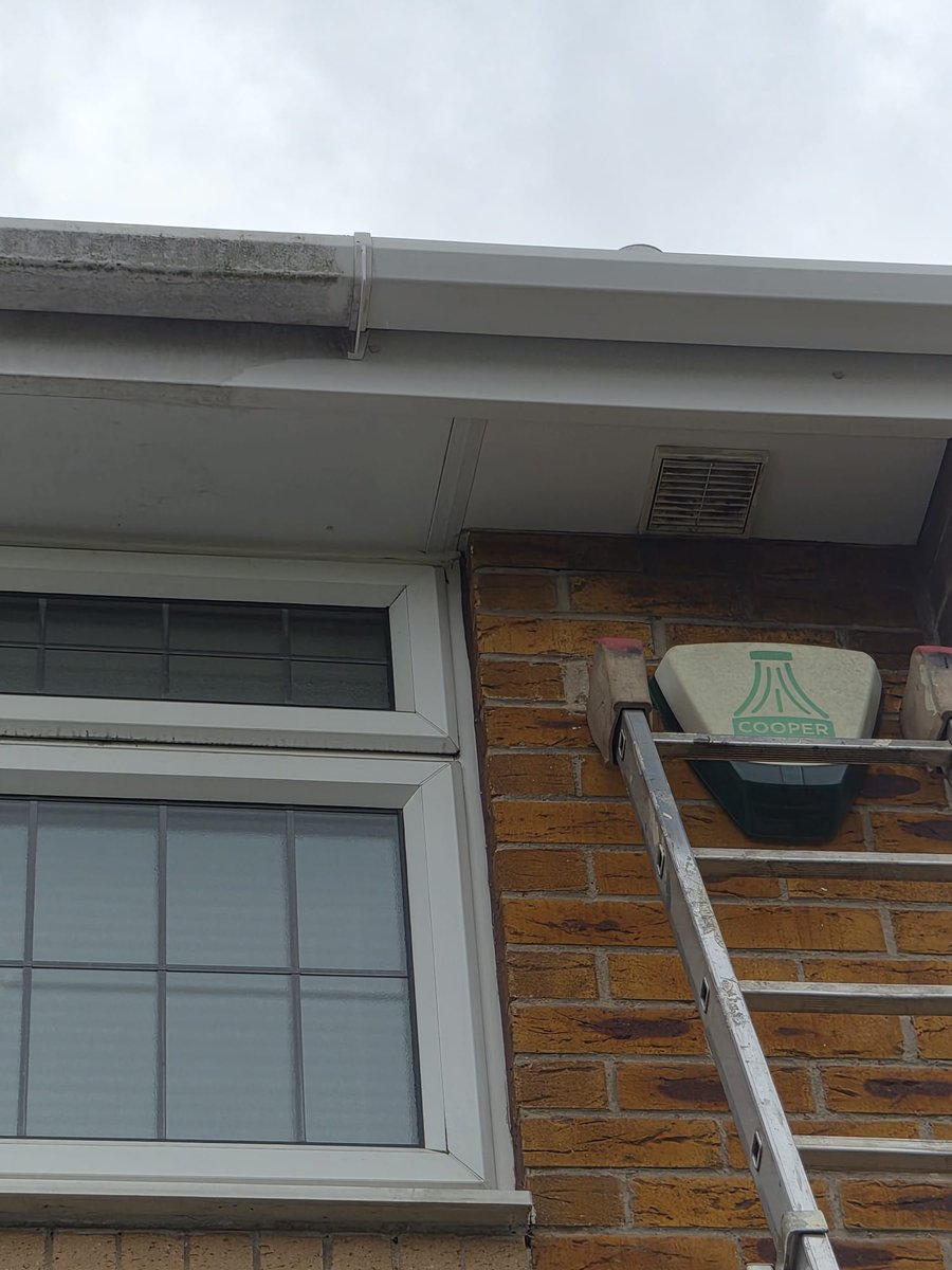 CraigTurnerEA's tweet photo. Washing season is now here and in full flow !!
Do you gutters and fascia's require a bit of a makeover ?
Gutter Cleaning &amp; Gutter Repairs
Call or message Mr T today for a free quote
Mobile:  07507 698092 
https://t.co/dYVY2puUZc
✉️ Email me at Info@craigturner.co.uk https://t.co/hzUu6XW5q8
