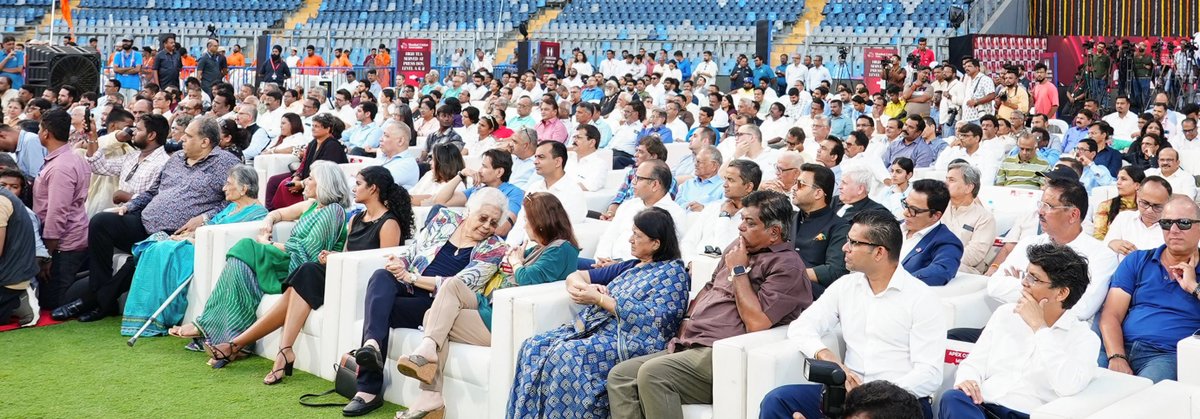 CMOMaharashtra's tweet image. #Maharashtra #DevendraFadnavis #Mumbai #WankhedeStadium