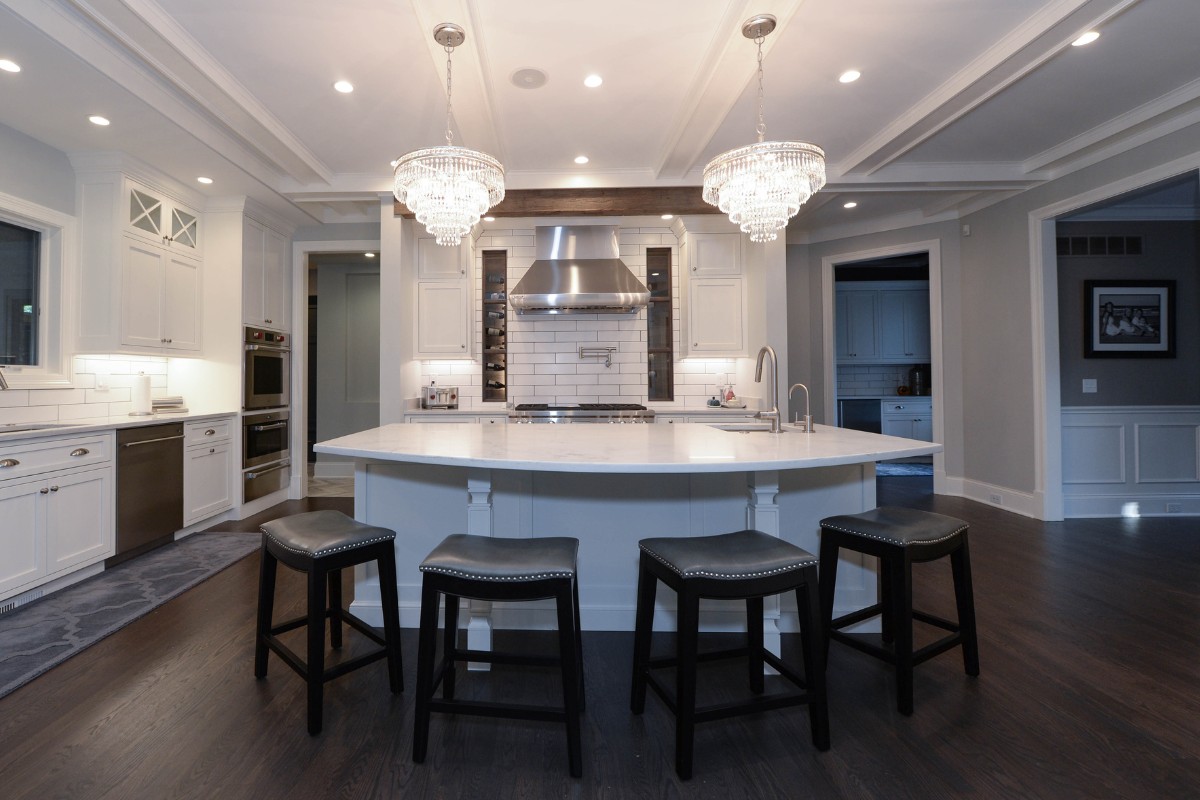 JHicks_HomePro's tweet image. The ceiling has become the “fifth wall” of kitchen design. Coffered, beamed, paneled &amp;amp; beadboard ceilings add architectural interest &amp;amp; texture from above. Best Kitchen &amp;amp; Bath Remodeler#dogoodwork #kitchendesign #hgtv #kitchen #bathroom #homeimprovement #home #remodeling #remodel