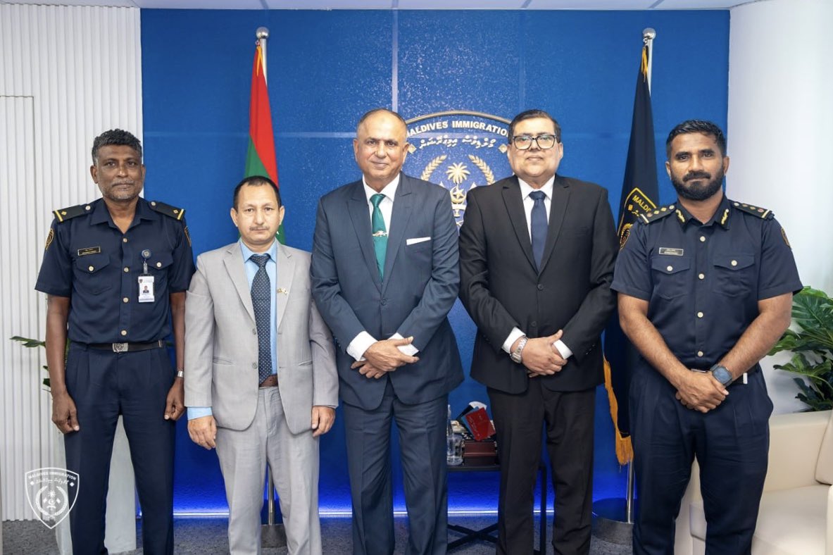 The High Commissioner of the Islamic Republic of Pakistan to the Republic of Maldives, H.E. Vice Admiral (Retd) Faisal Rasul Lodhi, paid a courtesy call on the Controller General of Immigration, Ahmed Faseeh, alongside Deputy Controller Ahmed Ashfan. Discussions focused on