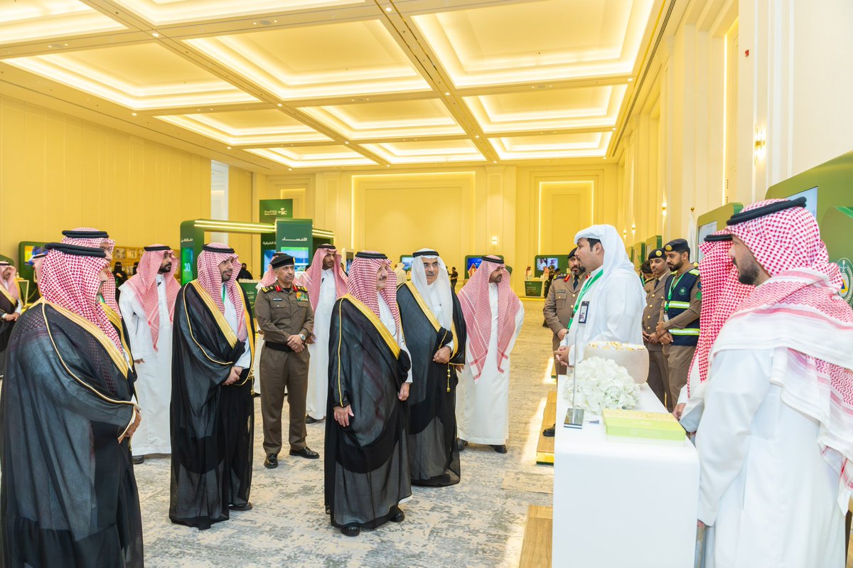 ahmedalorimah's tweet photo. نفتخر في برنامج الخدمات الصحية بالهيئة الملكية بالجبيل بتكريم صاحب السمو الملكي الأمير سعود بن نايف بن عبدالعزيز، أمير المنطقة الشرقية، وذلك تقديراً لمشاركتنا في منتدى الشرقية للاستثمار الصحي 2026.

وخلال المنتدى، استعرضنا أبرز جهودنا في دعم وتعزيز القطاع الصحي بمدينة #الجبيل_الصناعية، والتي شملت:
• وصول حجم الاستثمارات الصحية إلى 1.3 مليار ريال.
• تنفيذ مشاريع نوعية، من أبرزها مستشفى الدكتور سليمان الحبيب ومجموعة من العيادات التخصصية مثل المواساة والرازي.
• تخصيص أراضٍ مجهزة بمساحة إجمالية بلغت 13.8 هكتار.
• تقديم حوافز استثمارية استثنائية، تشمل فترات سماح إيجارية تصل إلى 4 سنوات، واتفاقيات تشغيل تمتد حتى 50 عاماً.

ونواصل العمل بثبات نحو ترسيخ مكانة الجبيل كوجهة رائدة عالمياً في مجال الاستثمار الصحي المستدام