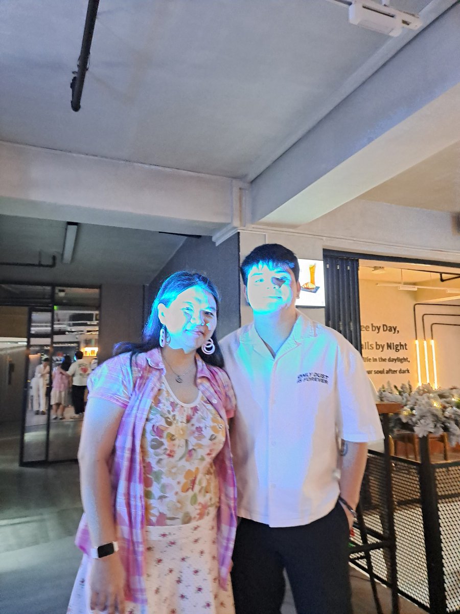 xandz34's tweet image. When i suddenly met Bugoy Cariño 
#lonelyowlpremiercafe #lonelyowlpremier  #christmasparty #party #celebrityphoto @iambugoy_carino
📷  Dec 6 2025 @iambugoycarino03