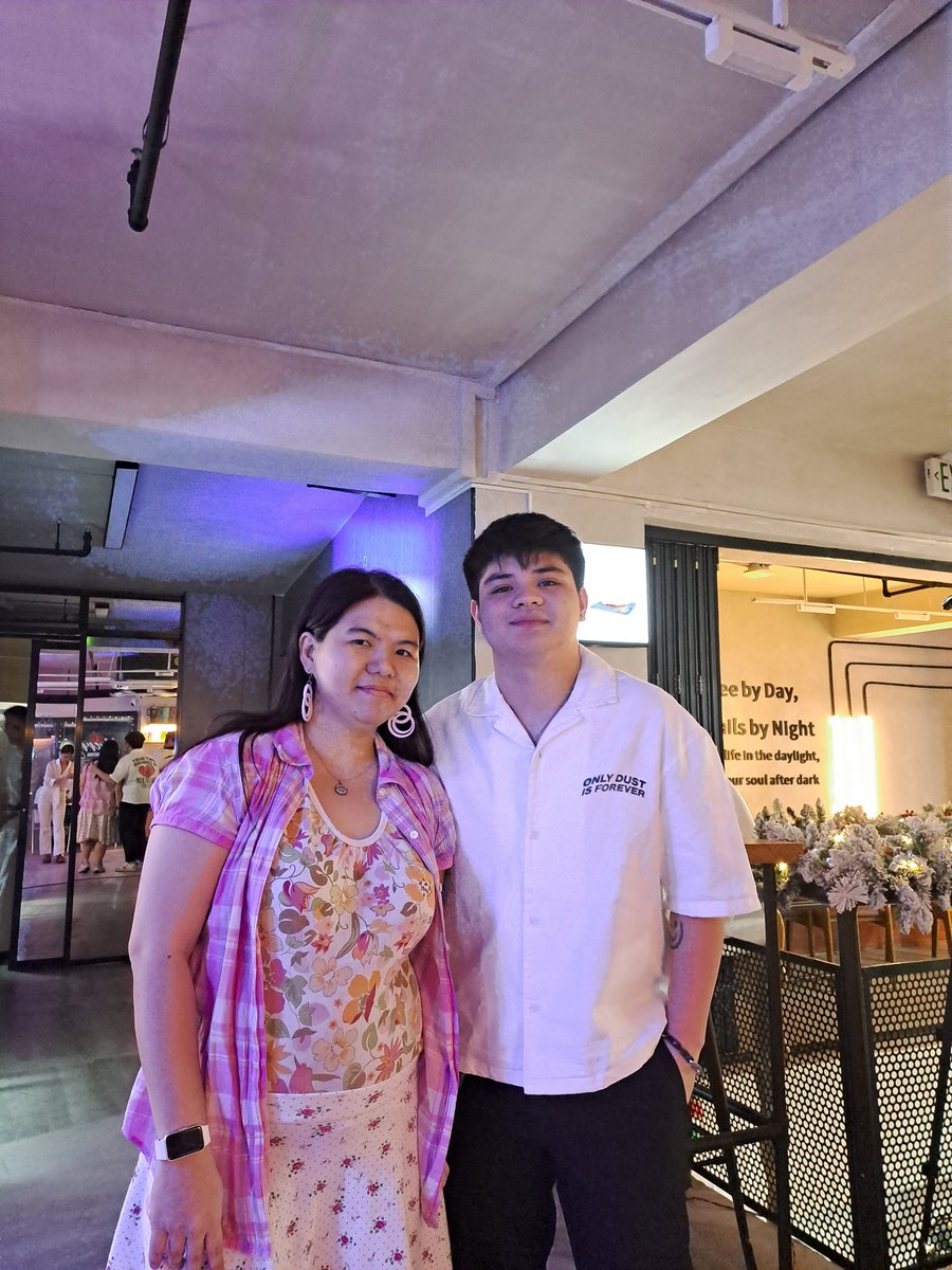 xandz34's tweet image. When i suddenly met Bugoy Cariño 
#lonelyowlpremiercafe #lonelyowlpremier  #christmasparty #party #celebrityphoto @iambugoy_carino
📷  Dec 6 2025 @iambugoycarino03