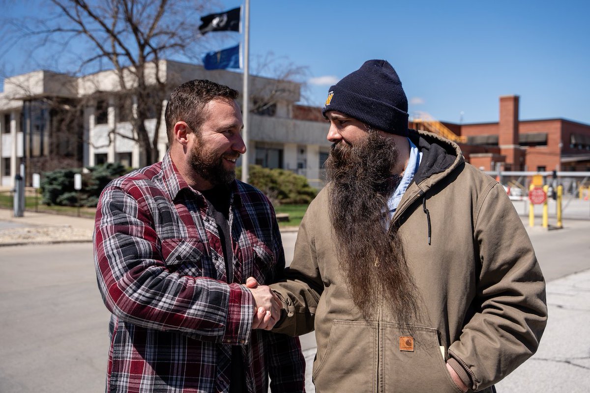 steelworkers's tweet image. In our union, we all have each other’s backs. Our siblings in Locals 7-1, 12755, and 13796 are all illegally locked out of their jobs in northern Indiana – and we’re standing behind them, just as they’re supporting each other on the picket lines. #Solidarity