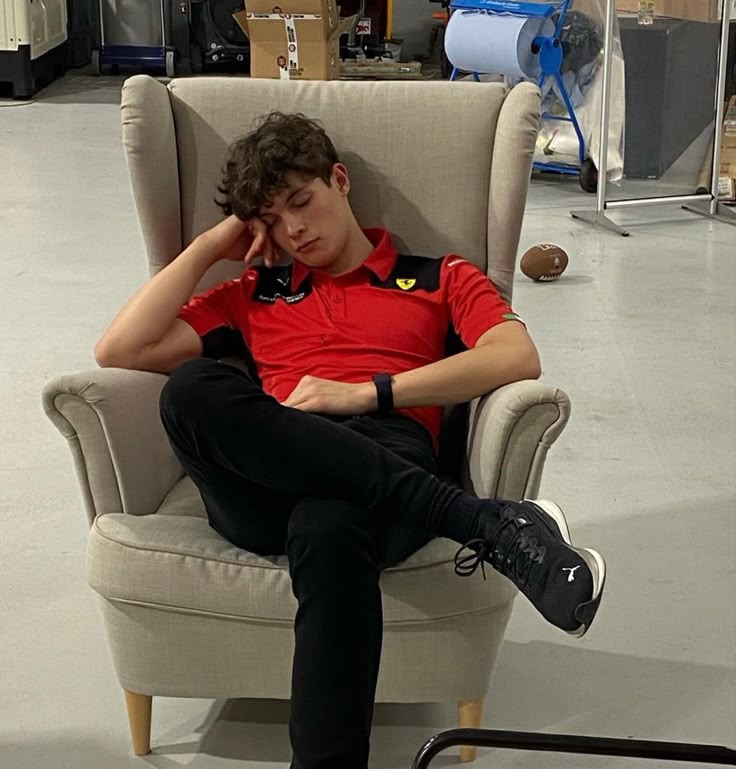 ᅠ
          
ᅠ 
         นั่งหลับอยู่บนหน้าเส้นเวลา  
      
ᅠ
ᅠ