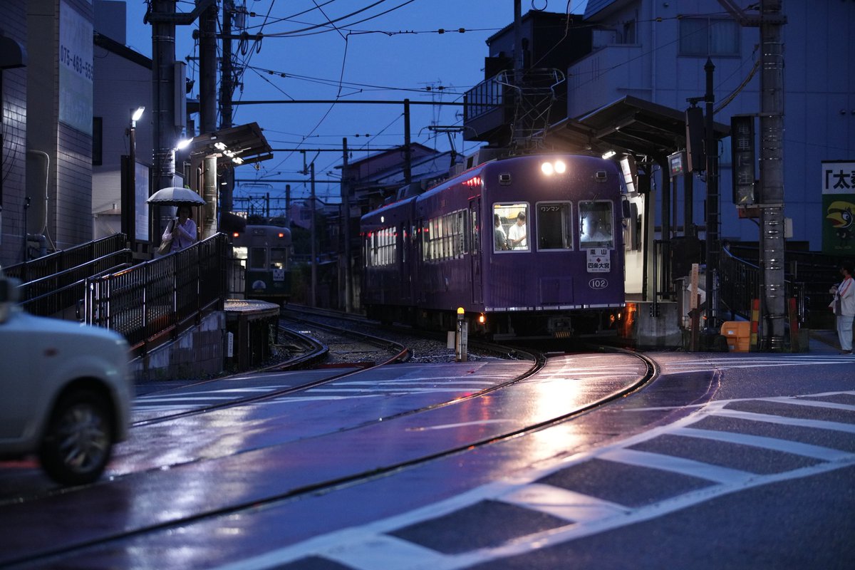 JpSagarail's tweet photo. 雨の日はリスクがあるのでなかなかカットがありません。明日は雨が強いようで… #嵐電 https://t.co/ZamYstcgRq