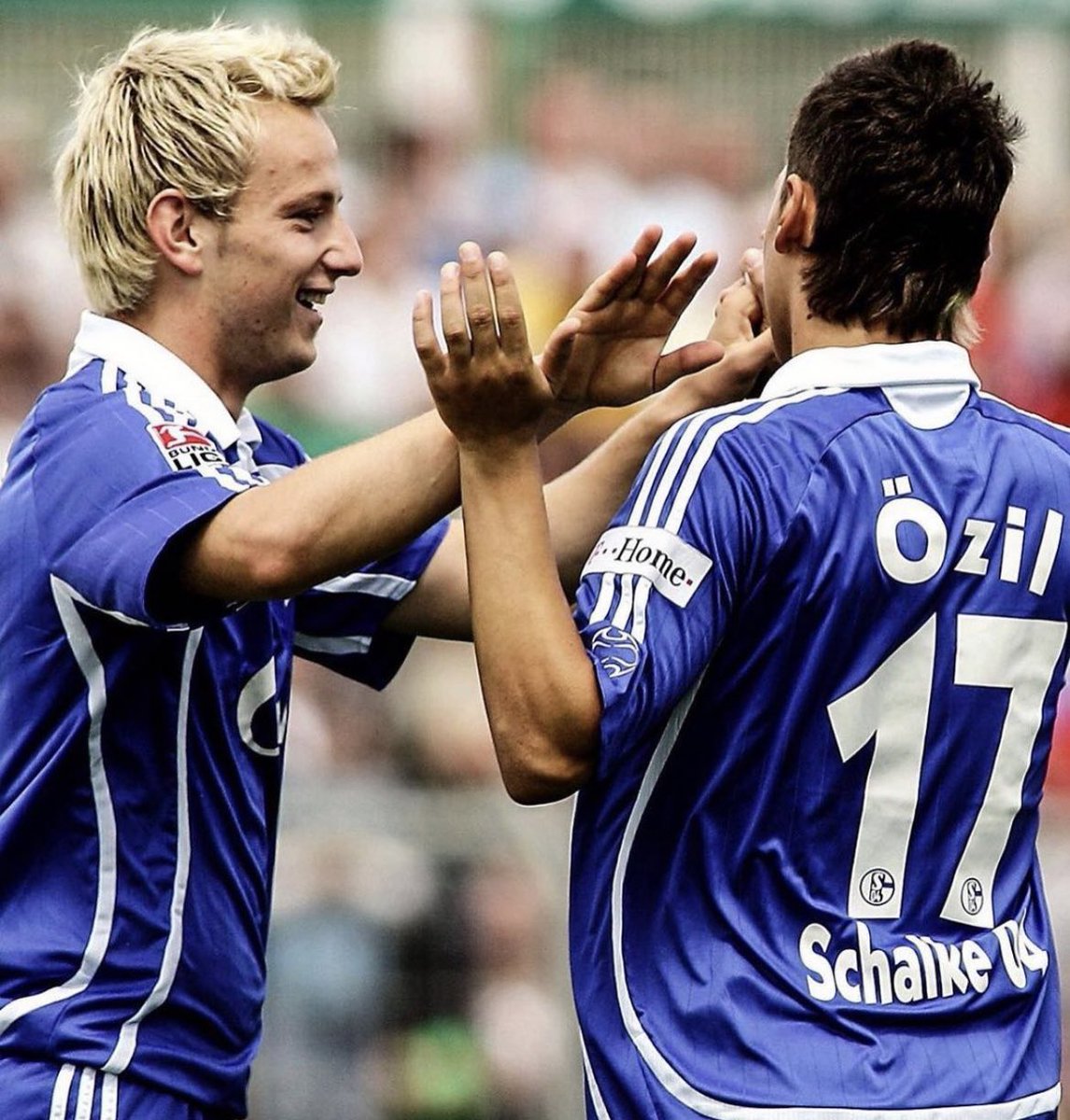 00sFootb4ll's tweet photo. Ivan Rakitic and Mesut Ozil at Schalke 04, 2008 🇭🇷🇩🇪 https://t.co/rKZ98xtrXo