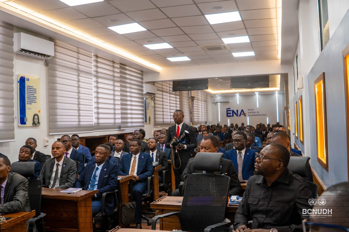 unjhro's tweet photo. Collaboration #BCNUDH - @EnaRDC_Officiel

Le Directeur du @unjhro Dr. @PVahard  a remis, ce 8 avril 2026, un lot de matériels didactiques sur les droits de l’homme à M. @tombolamuke, Directeur Général de @EnaRDC_Officiel.

@MONUSCO @ONURDCongo @radiookapi @UNHumanRights @unjhro https://t.co/yBeyT7GPcF