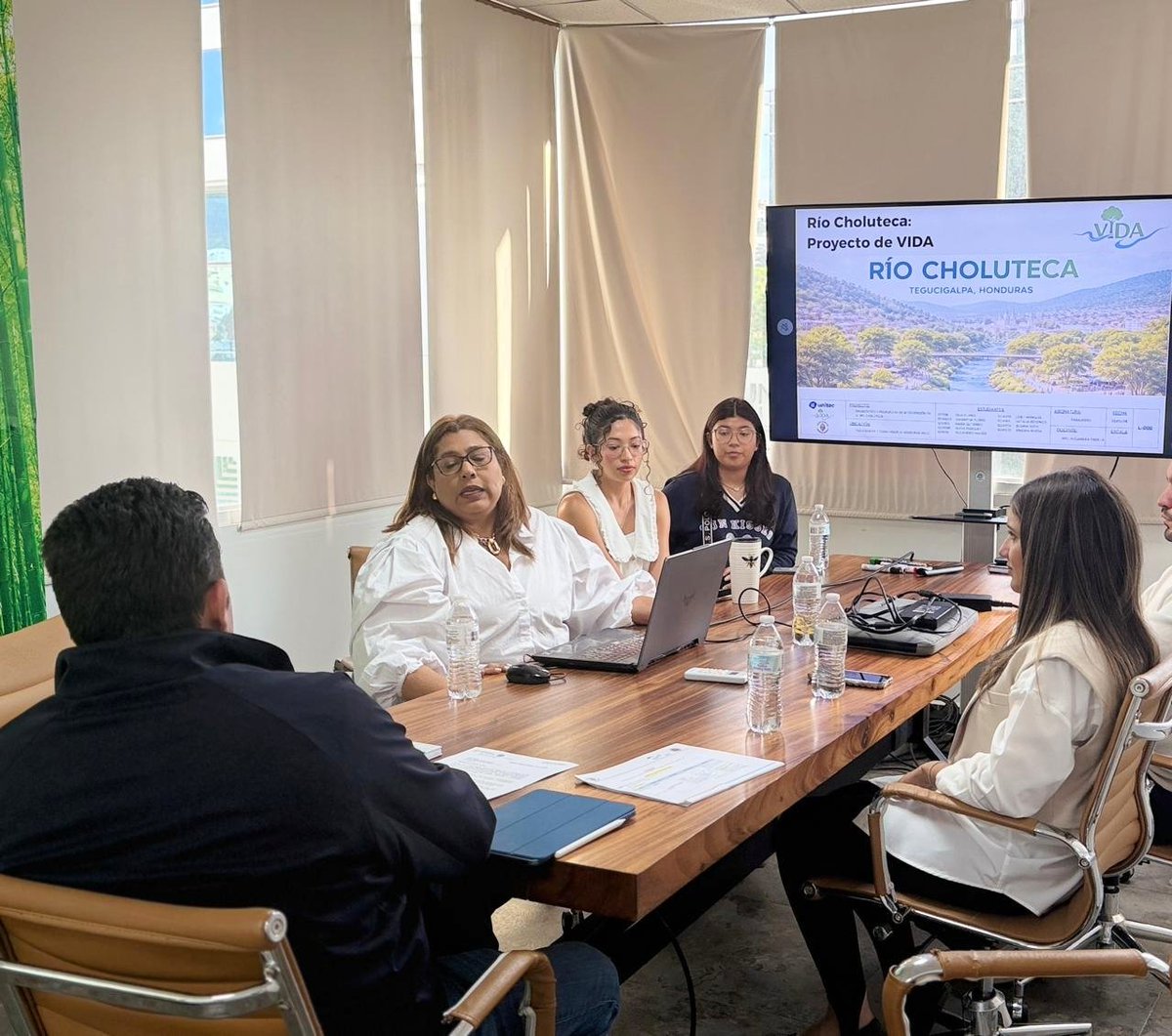 Me encantó la pasión de los jóvenes de la carrera de arquitectura de Unitec. 

Me prestaron un proyecto integral para la transformación del Río Choluteca. Si cambiamos el entorno cambiamos la conducta.
