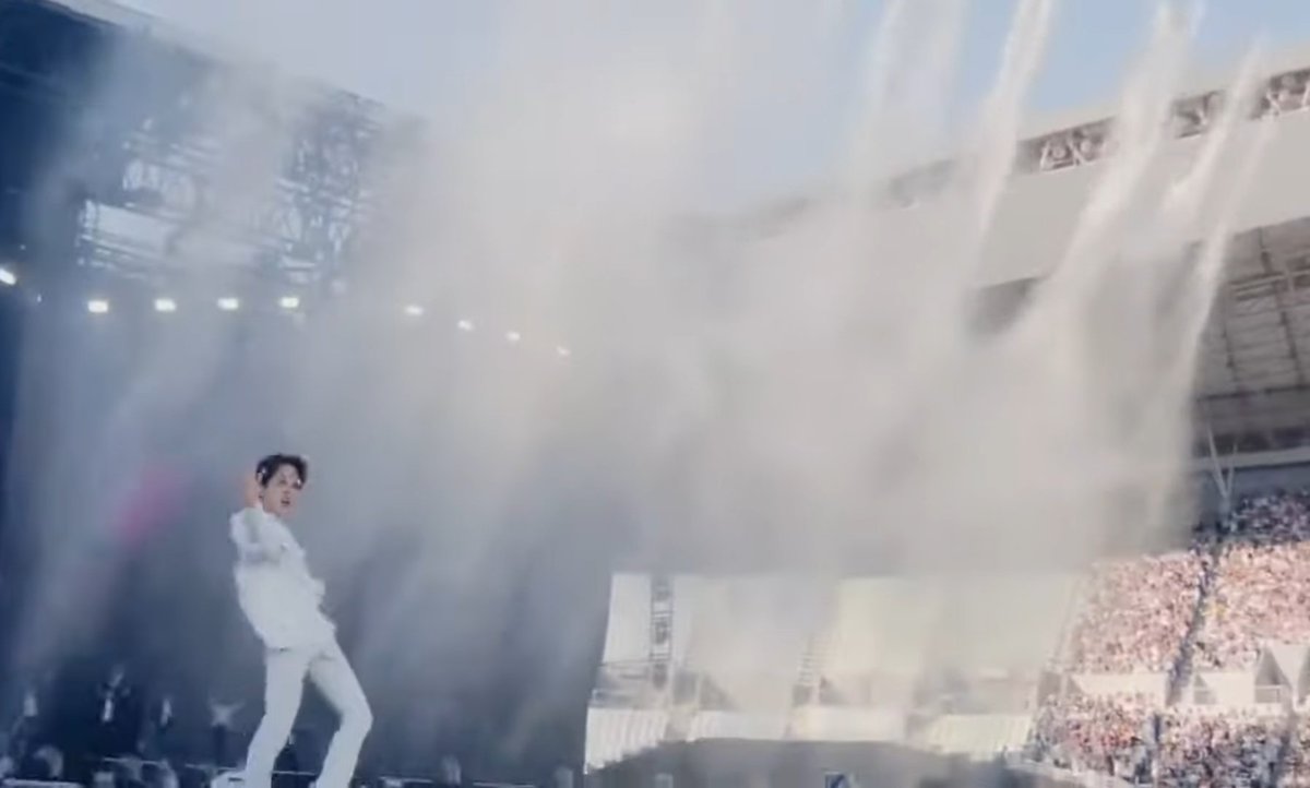 gio vai ver o bts tweet media