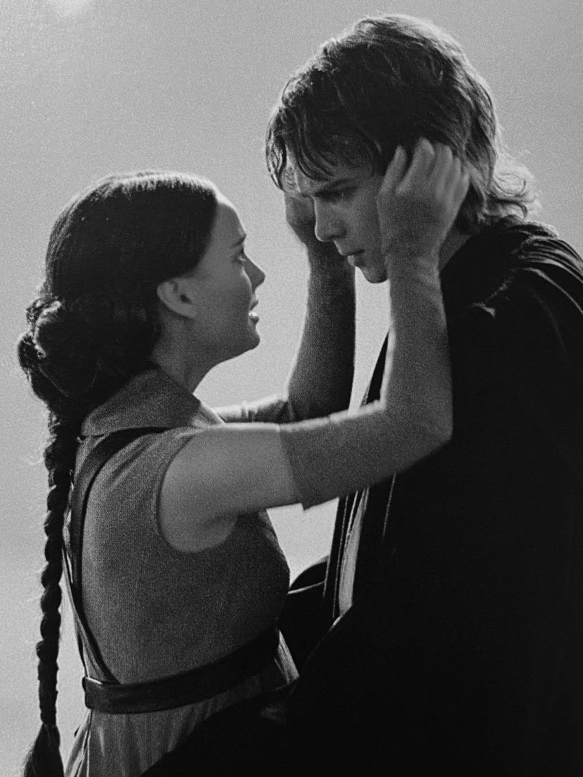 DrcoMttheo's tweet image. It's A NEW YEAR heres my introduction for #SWTWT I’m LINS &amp;amp; i'm 25 #old 

🌟 Favs: Anakin &amp;amp; Ahsoka
🌟 CEO of shirtless anakin thursdays
🌟 STARWARSLOR&amp;gt;&amp;gt;&amp;gt;
🌟 JARJAR TRUTHER
🌟 Friends with Swagmin🫶
🌟 Harry potter lover
🌟 recently engaged🙂‍↕️🤩
🌟 Reader, writer, drawer