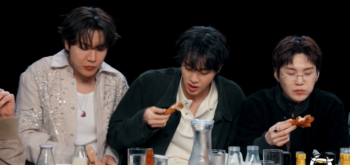 About Music tweet media