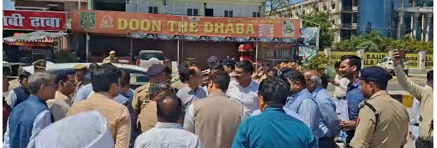 bstvlive's tweet image. सहारनपुर: पीएम मोदी के आगमन को लेकर हाई अलर्ट

➡14 अप्रैल को ऐतिहासिक दौरे की तैयारी तेज
➡दिल्ली-देहरादून ग्रीन एक्सप्रेस-वे का होगा उद्घाटन
➡सुरक्षा व्यवस्था चाक-चौबंद, कई एजेंसियां तैनात

#Saharanpur #PMVisit #UttarPradesh @saharanpurpol