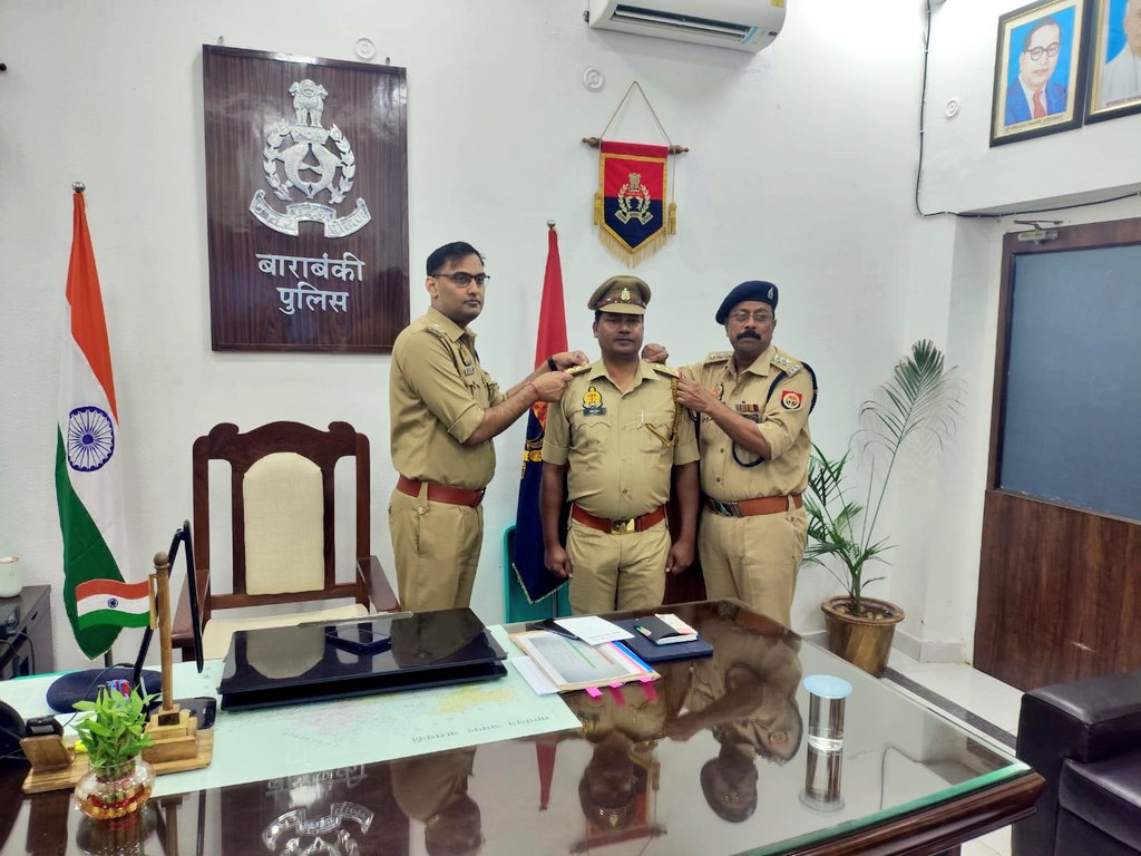 #बाराबंकी
➡️उप निरीक्षक मनोज कुमार बने निरीक्षक
➡️लोनीकटरा थाने में तैनात हैं उप निरीक्षक मनोज
➡️पुलिस अधीक्षक अर्पित विजयवर्गीय ने उन्हें स्टार लगाकर किया सम्मानित
➡️कार्यशैली,और बेहतर कानून-व्यवस्था को देखते हुए मिली पदोन्नति।
<a href="/Barabankipolice/">Barabanki Police</a>